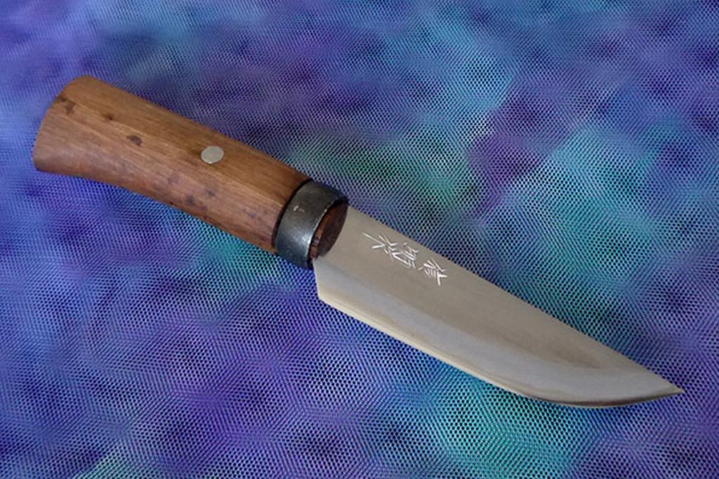 昭和60年頃作品渓流小刀剣型・４寸5。名「古式火造－良明作－」桜皮鞘　新品未使用 土居信明作 ミニ渓流刀（剣型）3寸5分・両刃 | 日本刃物総本店