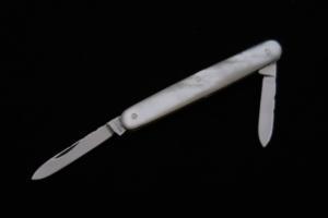 England/Sheffield Vintage Ibberson Pearl Handle 2 blead Knife （1991’）