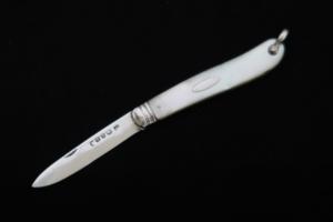 Vintage Sheffield Mother Of Pearl Fruit Knife WH&C ［NEW］