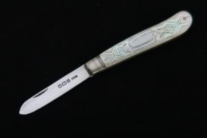 Vintage Sheffiled Mother of Pearl Folding Knife H･W･L1909