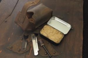 藤(Tou) collaboration  Vintage Serbia army’s machingan pouch  Fire starter set